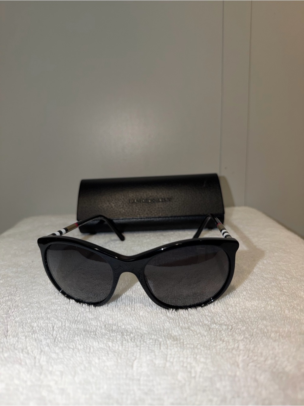 Black Women's Sunglasses with Case - Burberry